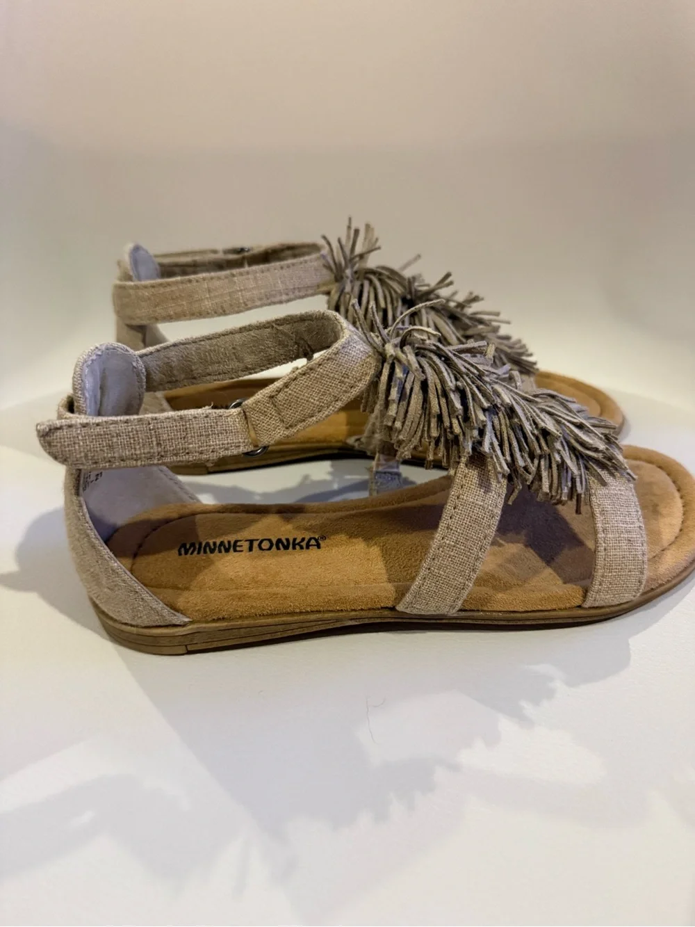 ☀️🌊 Girl’s Minnetonka Beige Fringe Suede Sandals NWT